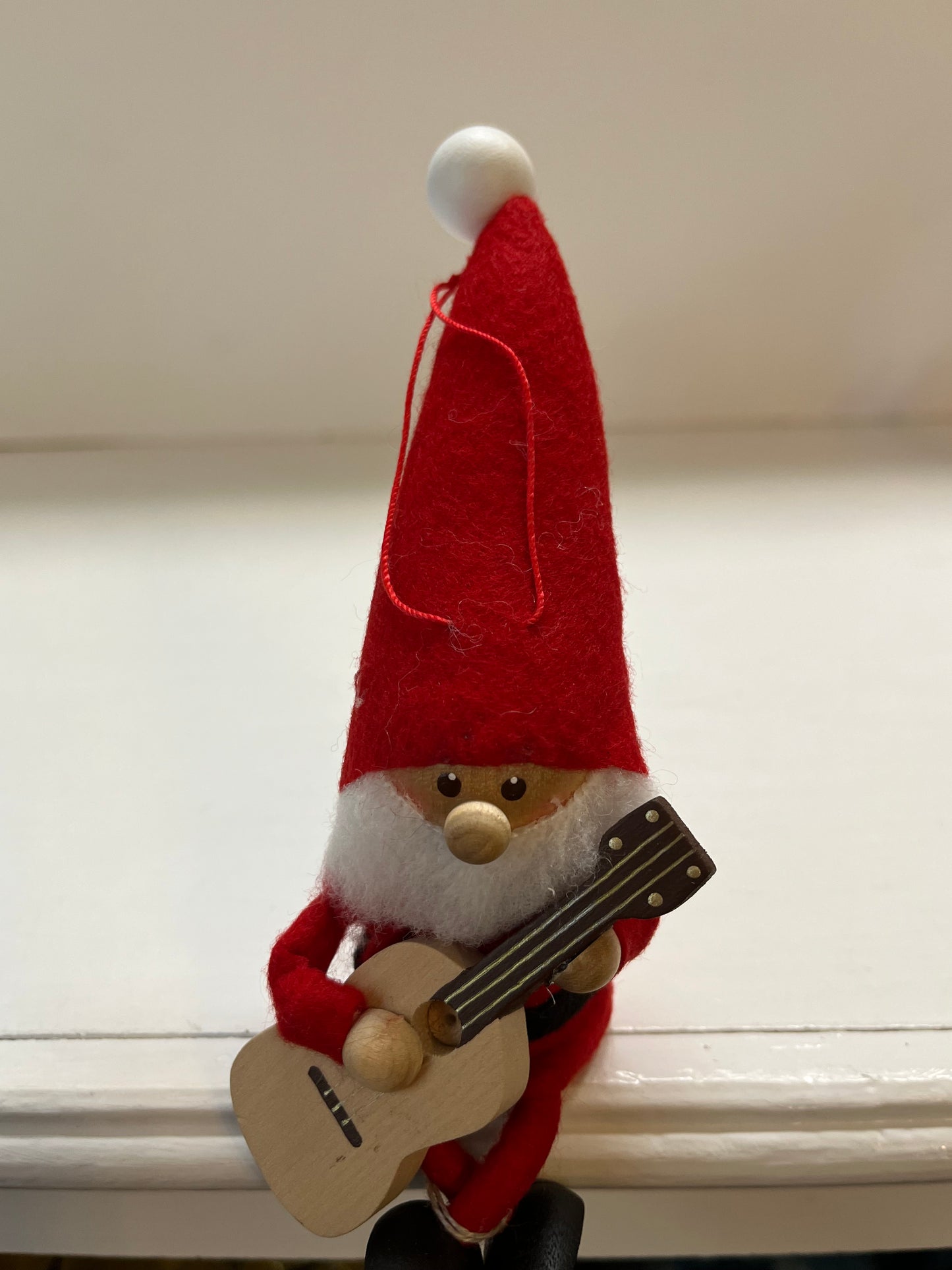 Nisser/Tomtar/Tonttuta with Guitar