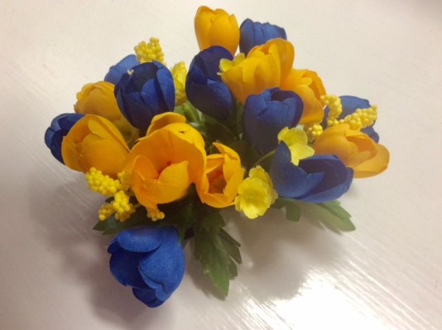 Candle Ring with Flowers in Swedish Flag colors