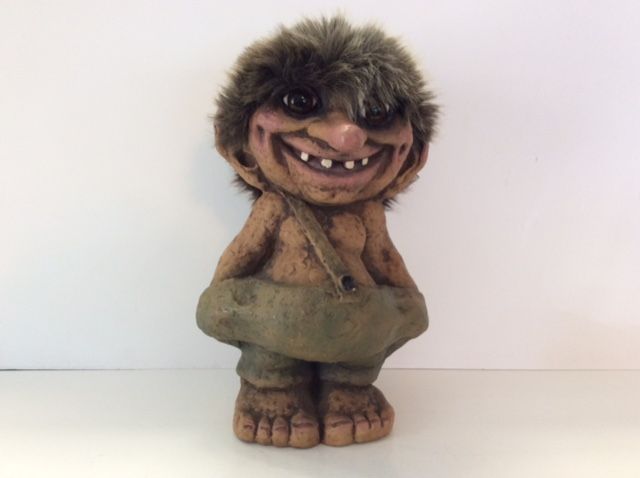 Tore The Troll, 13-3/4"