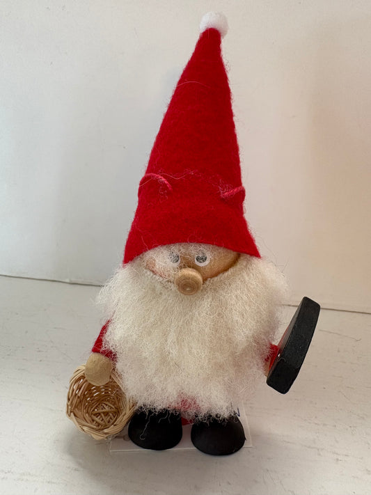 Nisse/tomte/tonttu With Bird and Basket