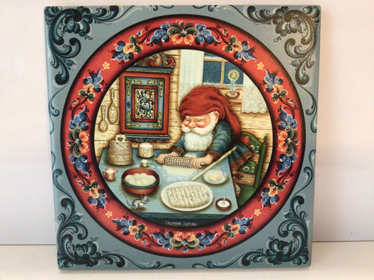 Nisse making lefse