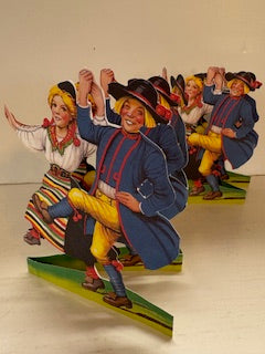 Dancers Pull Out